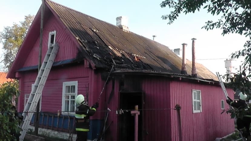 Вчера вечером в Березовке горел жилой дом