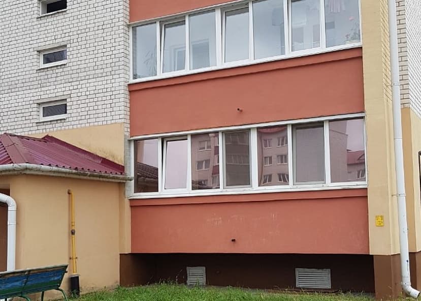 В Ивье из окна второго этажа выпал годовалый мальчик