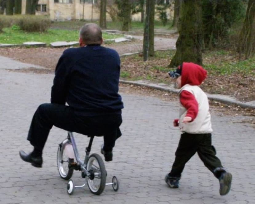 «Я не мог другу отказать...». Мужчина отдал велосипед внучки за… литр водки