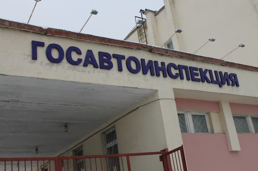 Инспекторы Лидской ГАИ выручили автомобилиста в трудную минуту  