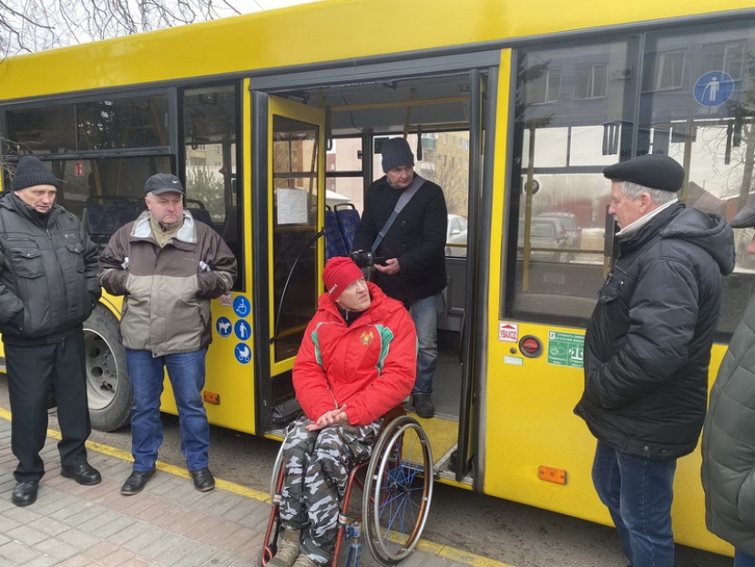 В Лиде водители автобусов учились, как помогать пассажирам с инвалидностью