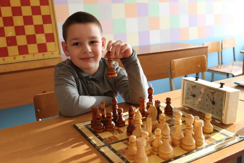 Маленький лидчанин с 4 лет играет в шахматы и выигрывает