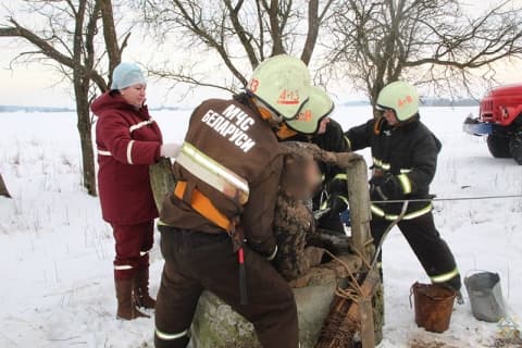 Спасатели достали из 20-метрового колодца мужчину в Вороновском районе
