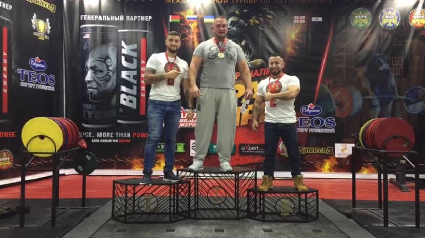 Александр Зайцев выжал 305 килограммов!