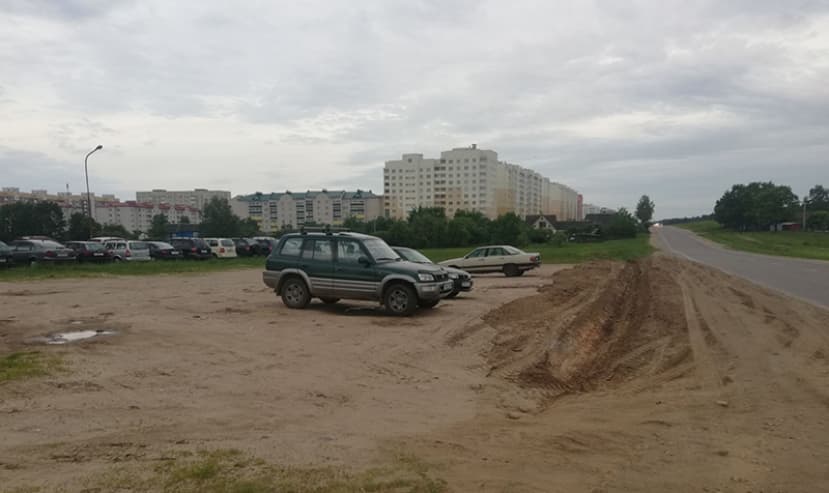 Жители ул. Кооперативной жалуются: у них забирают парковку, хотя она несанкционированная...