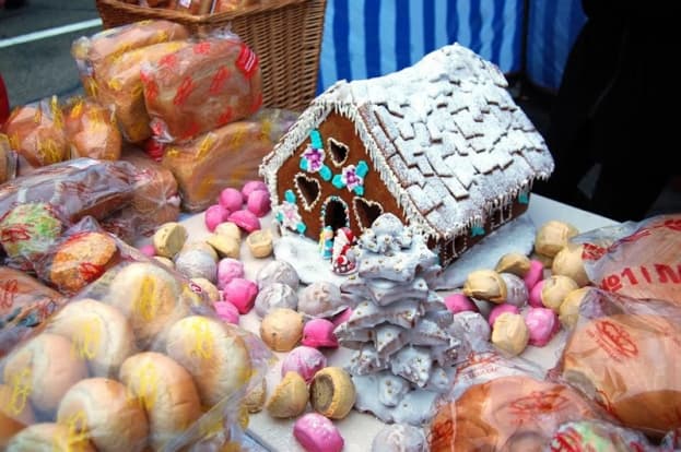 Приглашает рождественский кирмаш!