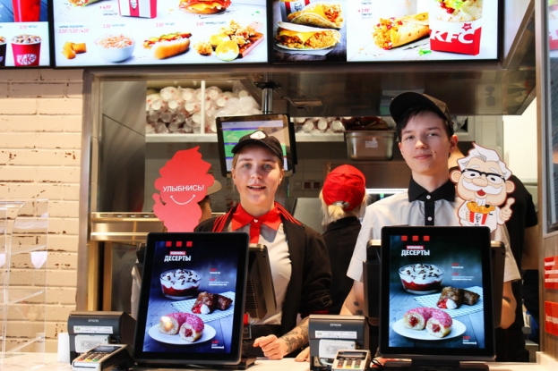 «Нам его не хватало!» В Лиде первые клиенты KFC уже попробовали баскеты и бургеры!