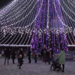12 декабря зажгут огни на главной елке в Лиде! Домик Деда Мороза, снежные ходулисты, световое шоу, фейерверк и дисктотека – подробнее в нашей программе.
