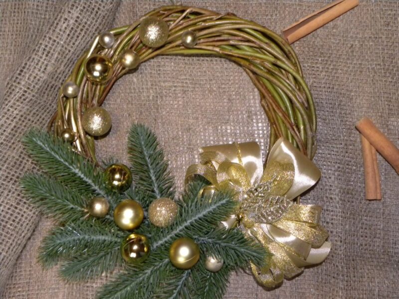 Новогодние венки ручной работы с использованием натуральных природных материалов