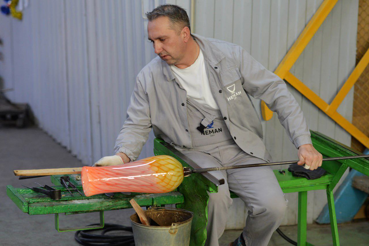 Вазы, рожденные зимой: уникальные работы завода «Неман»