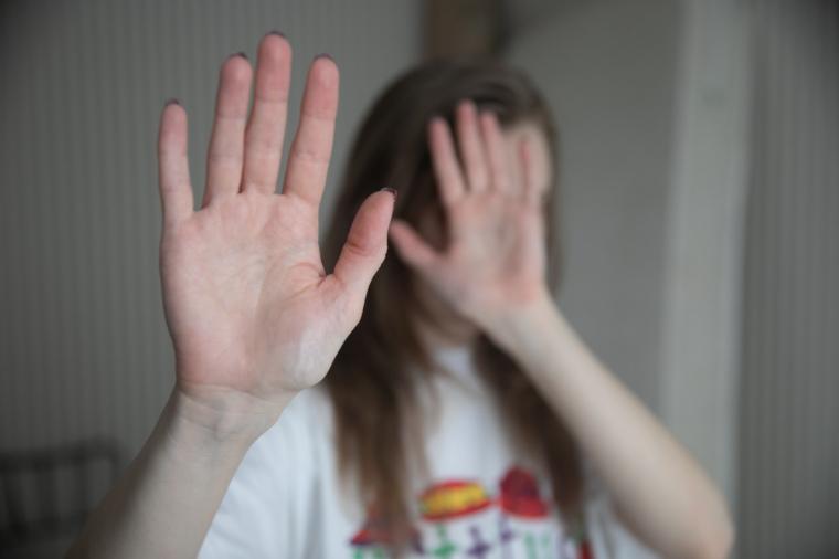 Прощальный скандал: лидчанин едва не задушил подругу перед ее поездкой в ЛТП