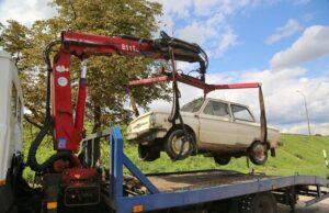 Склад на колесах или автохлам: как убрать бесхозный транспорт из лидских дворов?