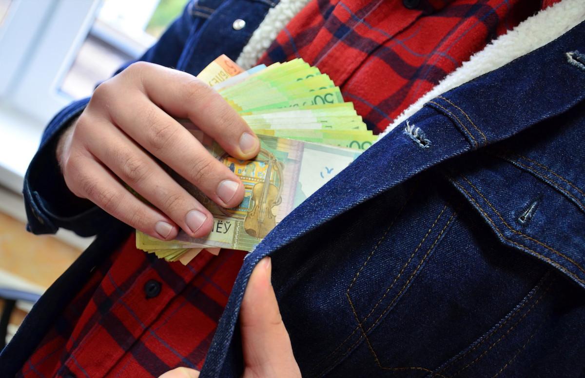 Криминальные приключения в Вороново: подросток обчистил чужой сейф и купил 8 авто