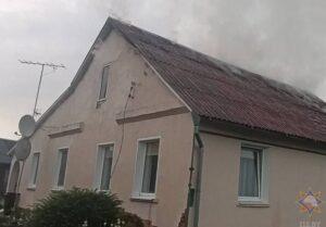 Из-за удара молнии загорелся дом, из-за электропроводки – автомобиль: два пожара в Березовке