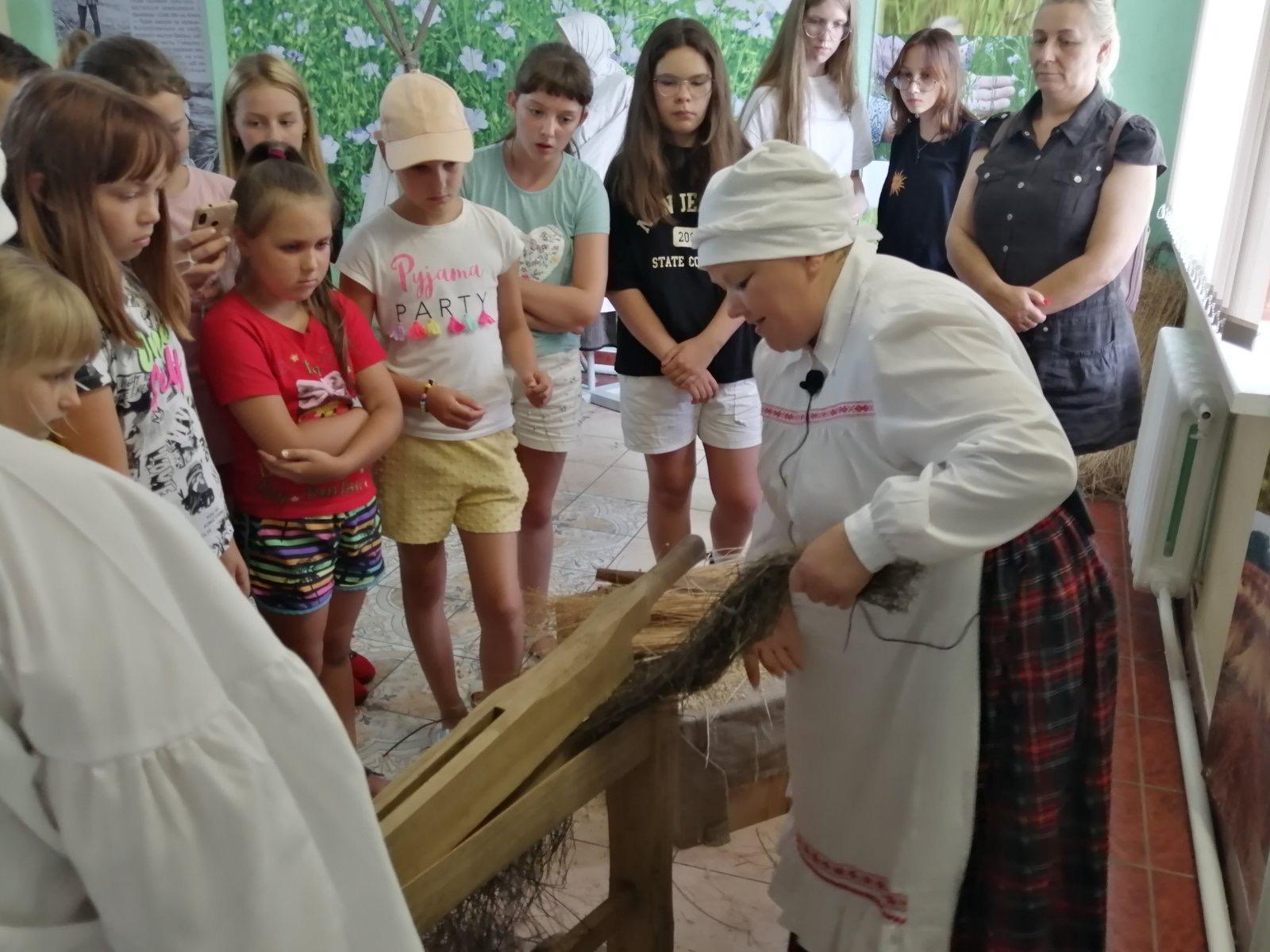 «Белорусское золото» в Гончарах:  под Лидой возродили старинный промысел переработки льна